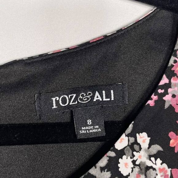 Roz & Ali 8 Black Pink Floral Fit and Flare Pleated Dress Short Sleeve Pockets - Picture 9 of 11